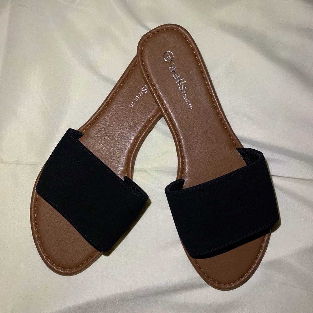 Slip on slippers/sandals